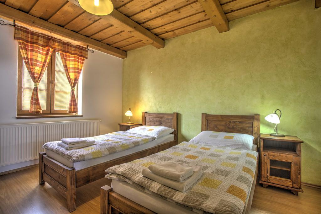 Penzion Grobsky Dvor Slovensky Grob Zimmer foto